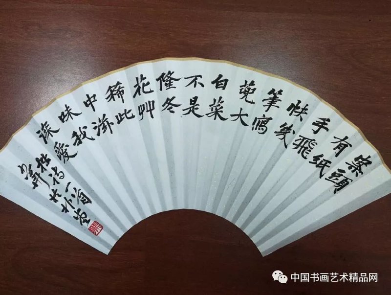 如何挑选一把独特的手绘扇子